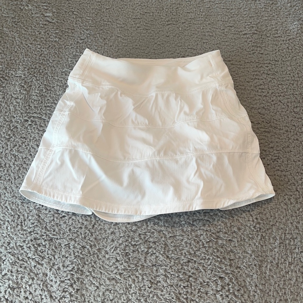 Lululemon Pace Rival Skirt 
White size 0 15’